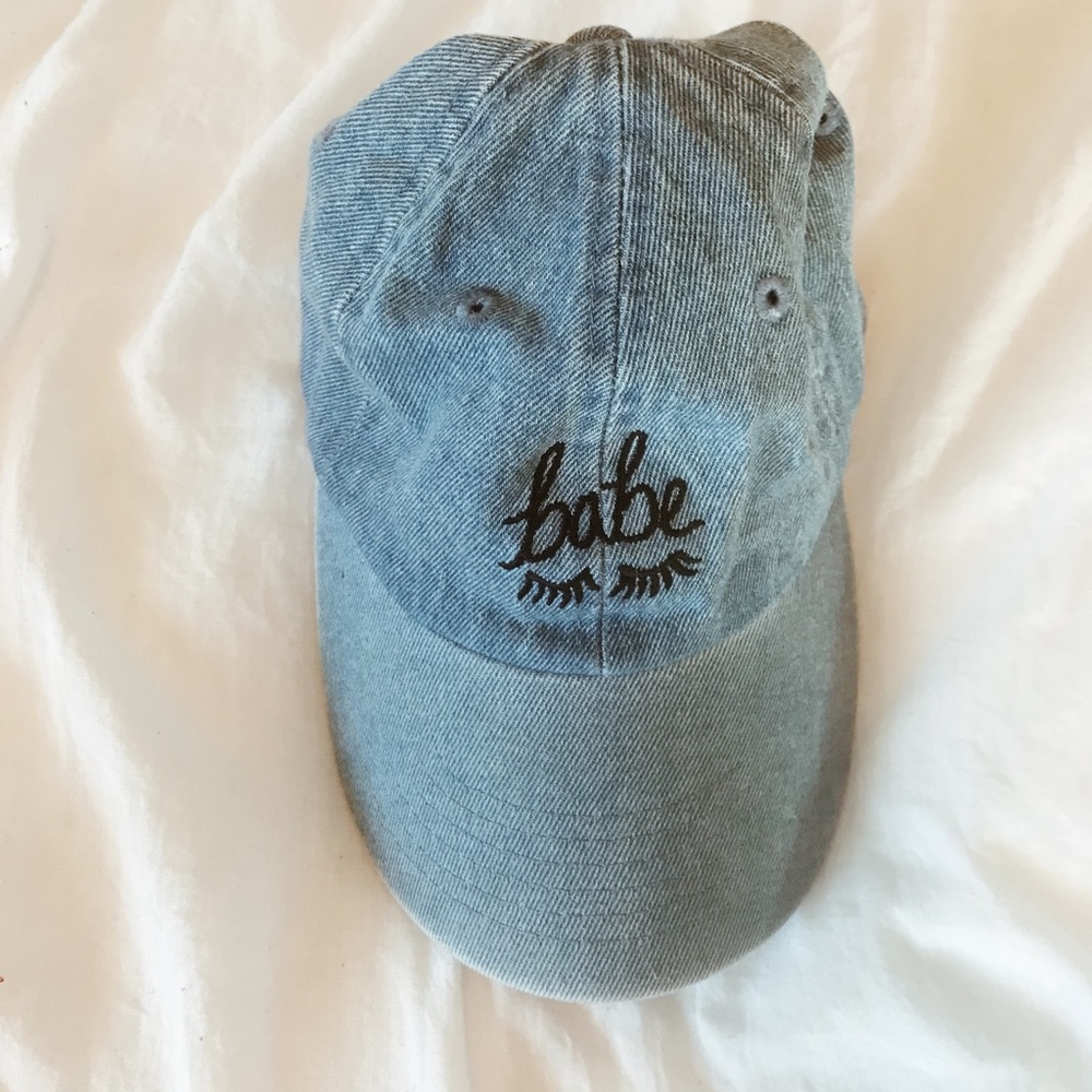 URBAN OUTFITTERS CAP